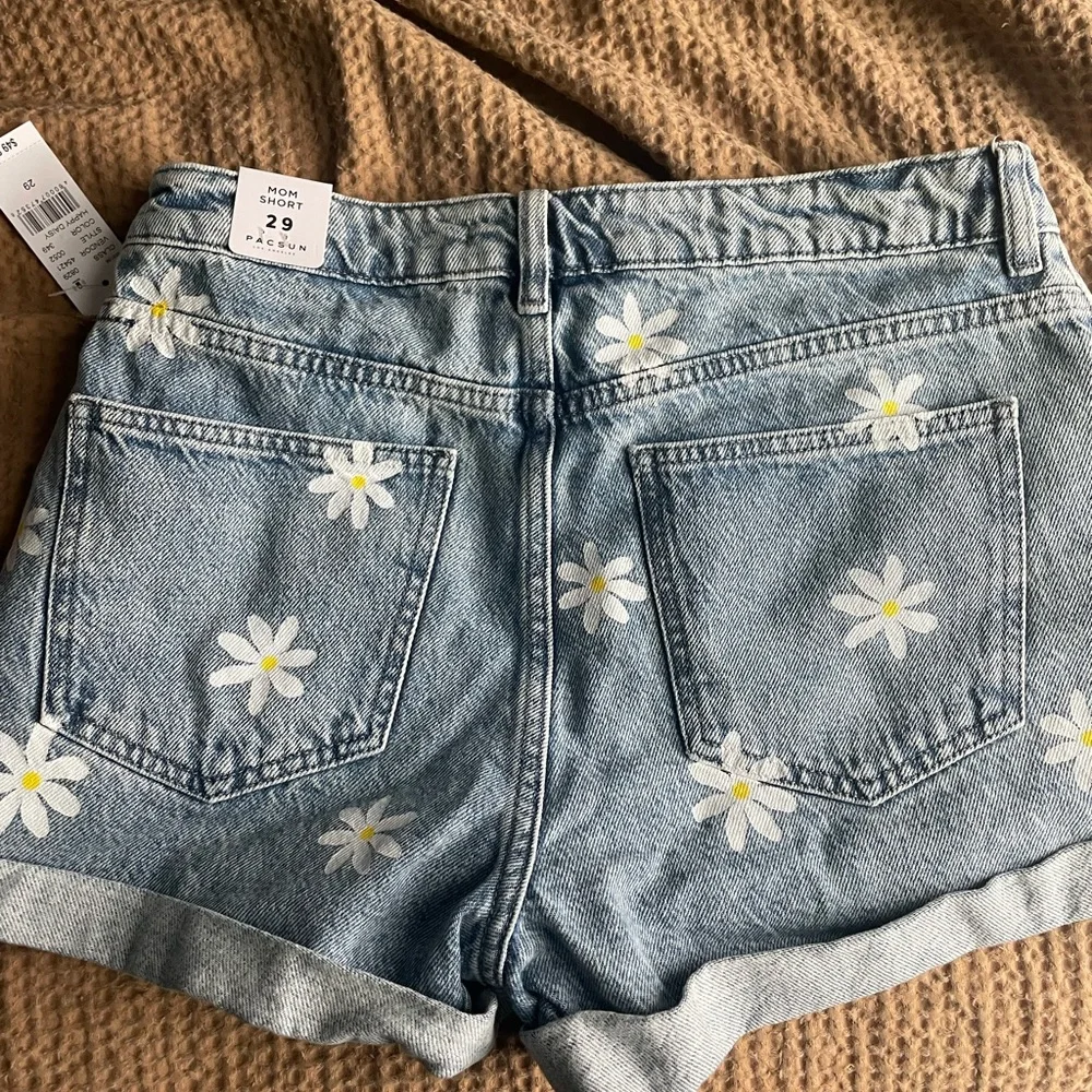PacSun High Waisted Daisy Shorts - Picture 4 of 4